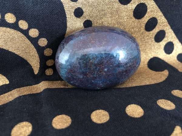 98 • • Pedra de meditação de Ruby Kyanite • •