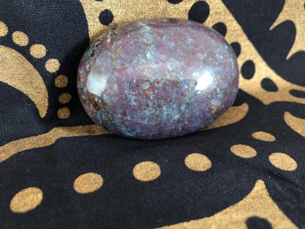 99 • • Pedra de meditação de Ruby Kyanite • •